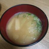 キャベツと油揚げのみそ汁