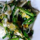 ニラのピリ辛卵とじ