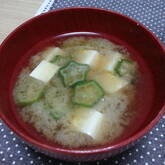 トロトロがおいしい オクラと豆腐の味噌汁