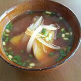 サツマイモと玉ネギのみそ汁