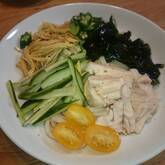 レンジで手軽にしっとりおいしい！作り置きサラダチキン