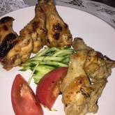 おうちクリスマスの定番！漬けて焼くだけ簡単手羽元のローストチキン