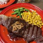 オニオンソースがけステーキ