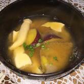 サツマイモとエリンギのみそ汁