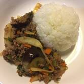 ひき肉と野菜たっぷりの丼ぶり ご飯がススム！