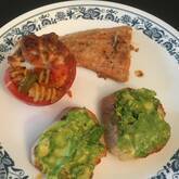 トマトサルサ・アボカドディップ・ガーリックトースト