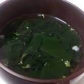 シンプルワカメスープ