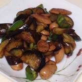 主菜や副菜に ソーセージとナスの炒めもの