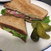 アボカドパストラミサンド