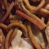 クセになるおいしさ！ピリ辛豚キムチ焼きうどん