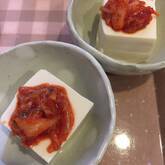 簡単おつまみ！冷や奴のキムチのせ