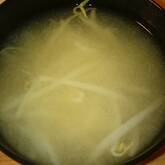 玉ネギとモヤシのみそ汁