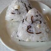 アーモンドと塩昆布のチーズおにぎり