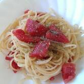 ニンニクの香りがそそる！トマトとバジルの冷製パスタ