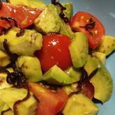 アボカドとトマトの塩昆布和え