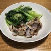 チンゲンサイとアサリの蒸し煮