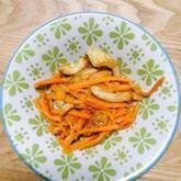 ニンジンとちくわのみそ炒め