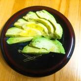 ごま油と塩だけ！無限に食べられるアボカドのお刺身