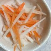 大根とニンジンの酢の物