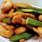 鶏とオクラのガーリックバターじょうゆ炒め