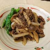 牛肉とシメジの黒コショウ炒め