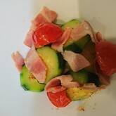 夏野菜を味わう！ズッキーニとベーコンの炒め物