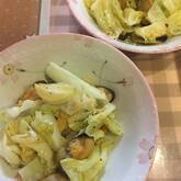 サッとできて絶品！春キャベツとアサリのガーリック蒸し