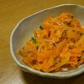 ニンジンのシンプルサラダ