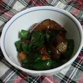 ごはんがすすむ！ナスとピーマンのピリ辛炒め