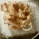 モヤシとむね肉のゴマ和え