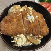 どんぶりの定番！出汁たっぷり卵とじかつ丼