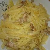 シャキシャキジャガイモとベーコン炒め