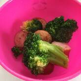 ソーセージとブロッコリーの塩炒め