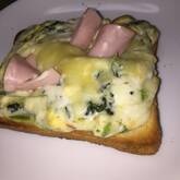 ホウレン草のグラタン風ピザトースト