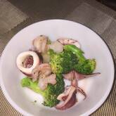 イカとブロッコリーのホットサラダ