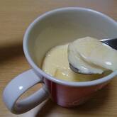マグカップに材料を入れるだけ！レンジでプリン