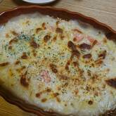 残ったシチューで簡単リメイク！クリームシチューポテトグラタン by 杉本 亜希子さん