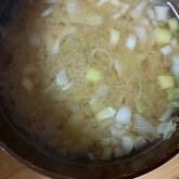 芯もおいしい！キャベツのみそ汁