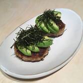 アボカドのせハンバーグ