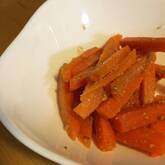 優しい甘みでこどもにも人気！ニンジンのゴマ和え by 杉本 亜希子さん