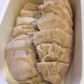 レンジで手軽にしっとりおいしい！作り置きサラダチキン