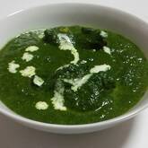 サグチキンカレー（ほうれん草と鶏肉のカレー）