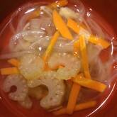 薄切りセロリのスープ