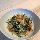 玉ネギとワカメのポン酢サラダ