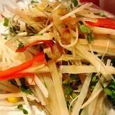 せん切りジャガイモのサラダ