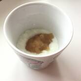 ヨーグルトのリンゴジャムがけ