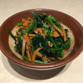 ホウレン草とニンジンの黒ゴマ和え