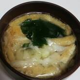 油揚げとワカメのみそ汁