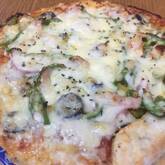 手作り生地のピザ