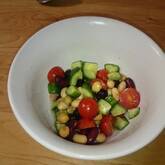 お豆とキュウリのサラダ